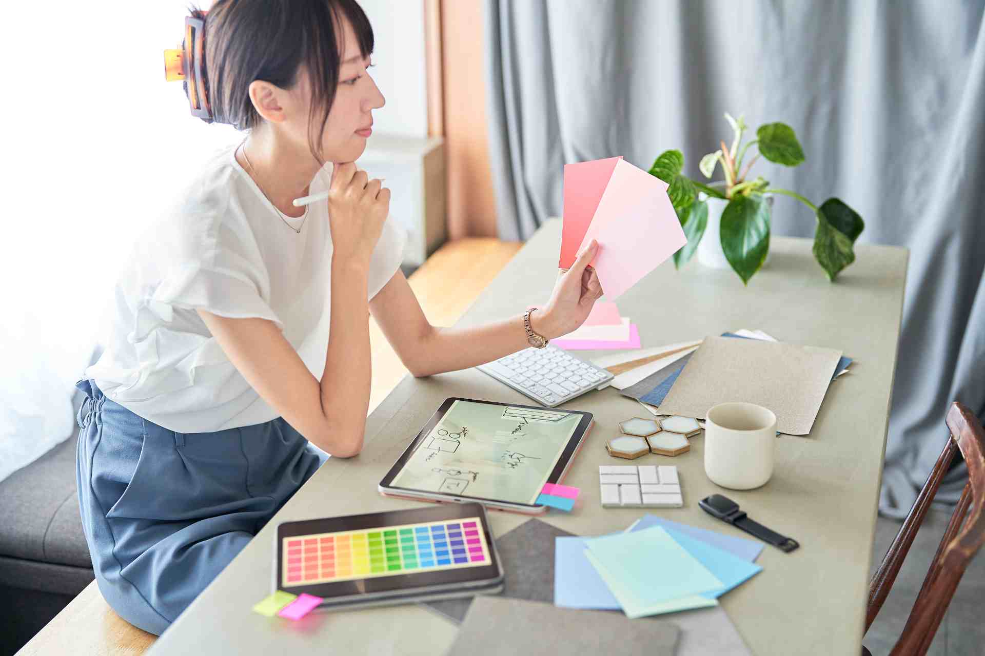 Interior designer selecting paint color swatches at desk